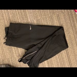 Black Nike leggings
